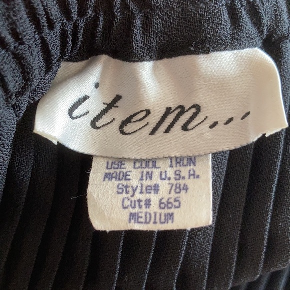 item…VINTAGE Pleated Black Maxi Skirt - Picture 2 of 4